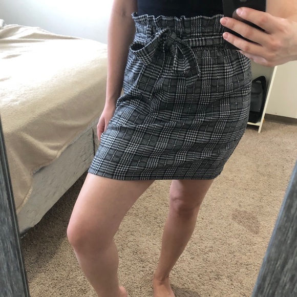 ✨ 3 for 30 ✨ Ardene paper bag skirt - Picture 2 of 4